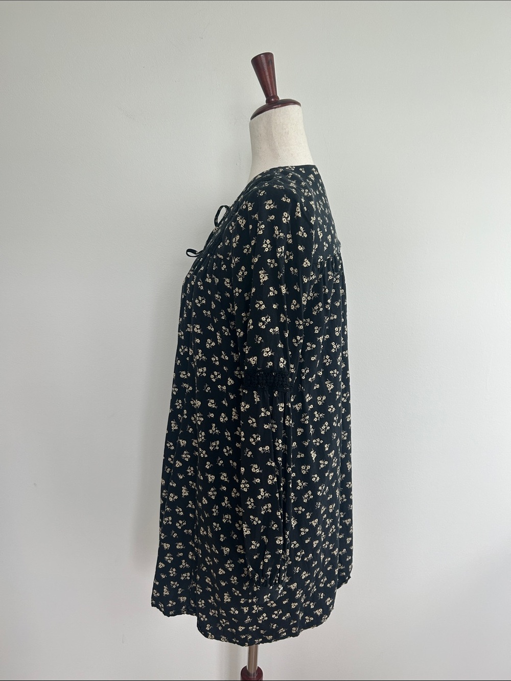 Lost + Wander Black Floral Tie-Neck Mini‎ Dress Size Small EUC - Picture 2 of 5